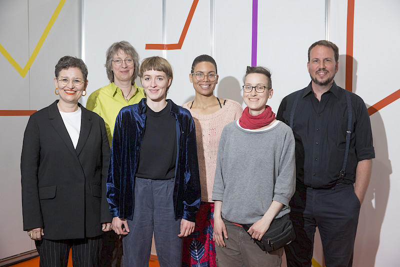 v. l. n. r.: Christine Knödler, Susanne Fischer, Josefine Sonneson, Chantal-Fleur Sandjon, Josephine Mark, Werner Rohner
